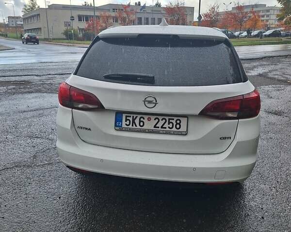 Белый Опель Астра, объемом двигателя 1.6 л и пробегом 220 тыс. км за 8097 $, фото 1 на Automoto.ua