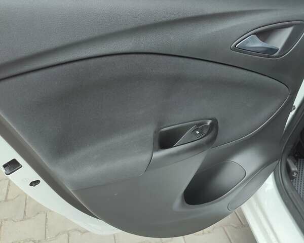 Белый Опель Астра, объемом двигателя 1.6 л и пробегом 215 тыс. км за 11600 $, фото 27 на Automoto.ua