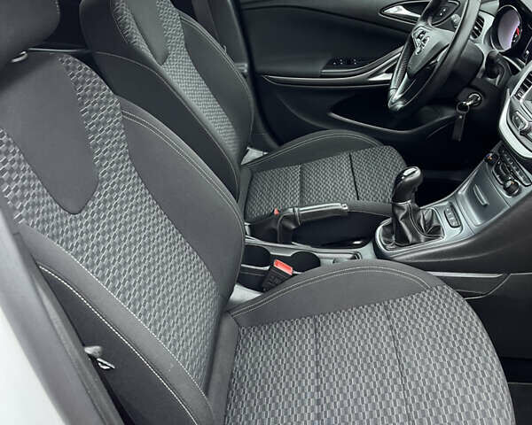 Белый Опель Астра, объемом двигателя 1.6 л и пробегом 129 тыс. км за 10500 $, фото 35 на Automoto.ua