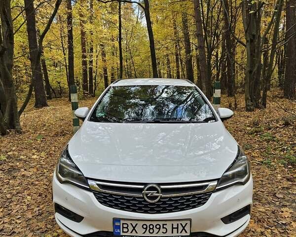 Опель Астра 2019 у Нетешине на Automoto.ua Білий Опель Астра, об'ємом двигуна 1.6 л та пробігом 212 тис. км за 11300 $, фото 5 на Automoto.ua