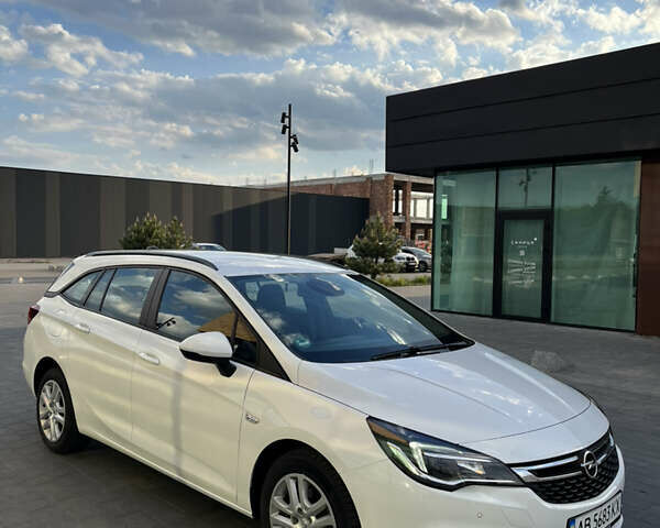 Белый Опель Астра, объемом двигателя 1.6 л и пробегом 161 тыс. км за 11500 $, фото 2 на Automoto.ua