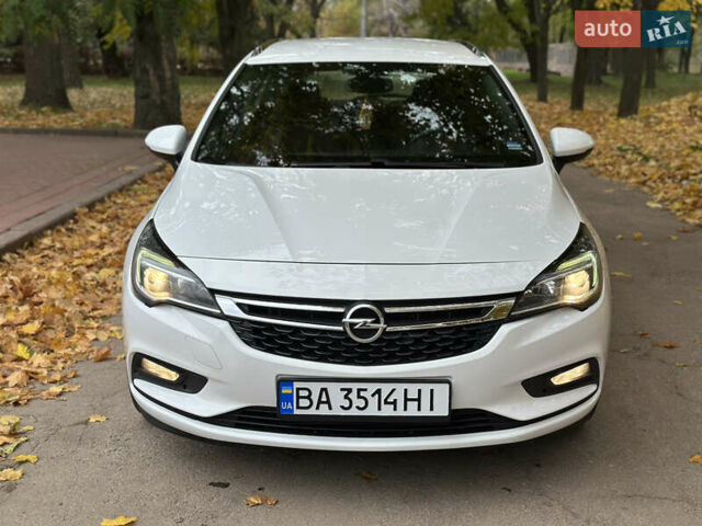 Опель Астра 2019 в Кропивницком (Кировограде) на Automoto.ua Белый Опель Астра, объемом двигателя 1.6 л и пробегом 217 тыс. км за 11500 $, фото 1 на Automoto.ua