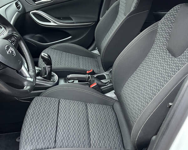 Белый Опель Астра, объемом двигателя 1.6 л и пробегом 129 тыс. км за 10500 $, фото 21 на Automoto.ua