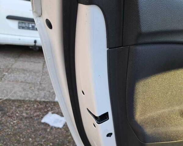 Білий Опель Астра, об'ємом двигуна 1.6 л та пробігом 134 тис. км за 15119 $, фото 64 на Automoto.ua