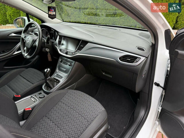 Белый Опель Астра, объемом двигателя 1.6 л и пробегом 152 тыс. км за 11100 $, фото 24 на Automoto.ua