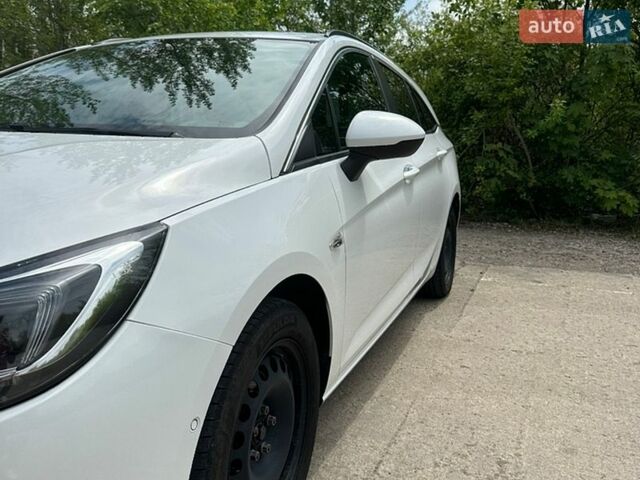 Белый Опель Астра, объемом двигателя 1.6 л и пробегом 194 тыс. км за 11000 $, фото 1 на Automoto.ua