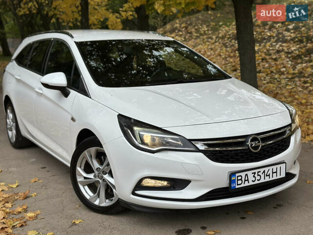 Опель Астра 2019 в Кропивницком (Кировограде) на Automoto.ua Белый Опель Астра, объемом двигателя 1.6 л и пробегом 217 тыс. км за 11500 $, фото 9 на Automoto.ua