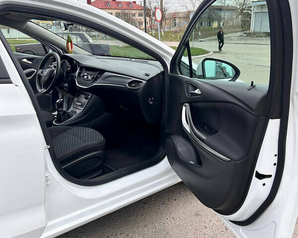 Белый Опель Астра, объемом двигателя 1.6 л и пробегом 195 тыс. км за 9899 $, фото 27 на Automoto.ua