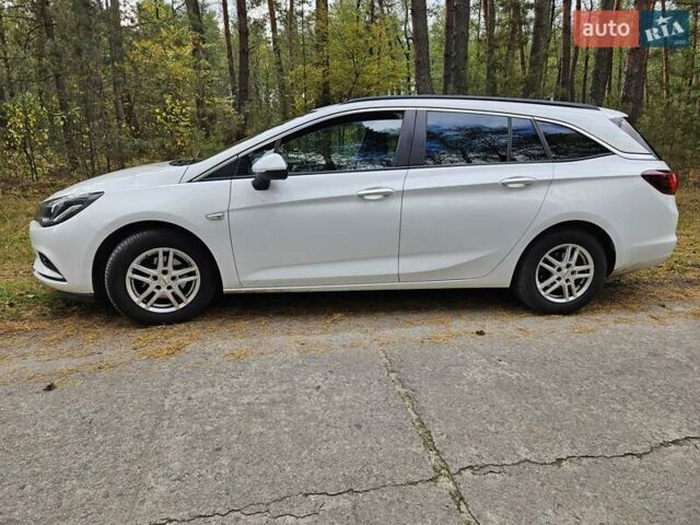 Опель Астра 2019 у Нетешине на Automoto.ua Білий Опель Астра, об'ємом двигуна 1.6 л та пробігом 212 тис. км за 11300 $, фото 4 на Automoto.ua