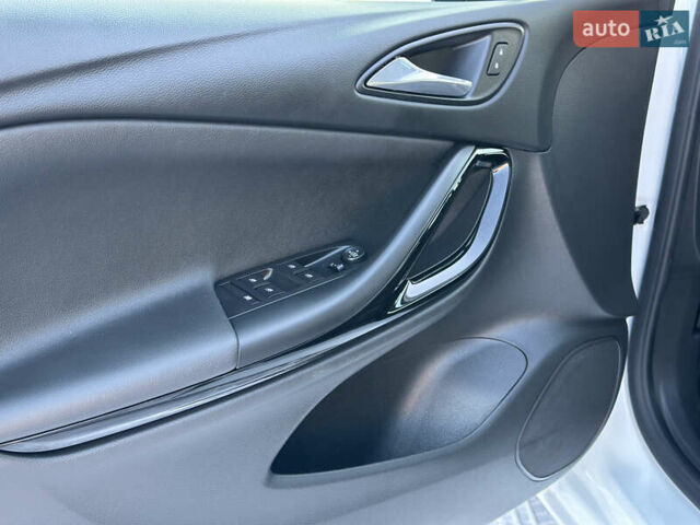 Белый Опель Астра, объемом двигателя 1.5 л и пробегом 124 тыс. км за 13799 $, фото 48 на Automoto.ua