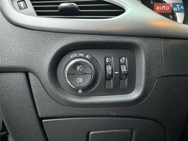 Белый Опель Астра, объемом двигателя 1.5 л и пробегом 130 тыс. км за 12990 $, фото 15 на Automoto.ua