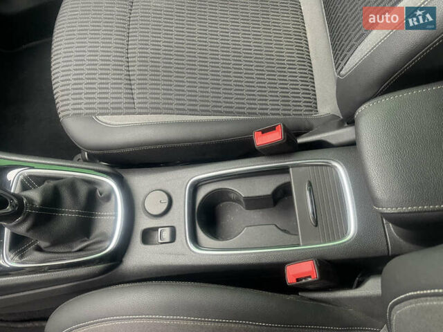 Белый Опель Астра, объемом двигателя 1.5 л и пробегом 140 тыс. км за 14200 $, фото 5 на Automoto.ua