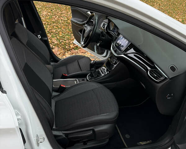 Белый Опель Астра, объемом двигателя 1.5 л и пробегом 196 тыс. км за 12400 $, фото 46 на Automoto.ua