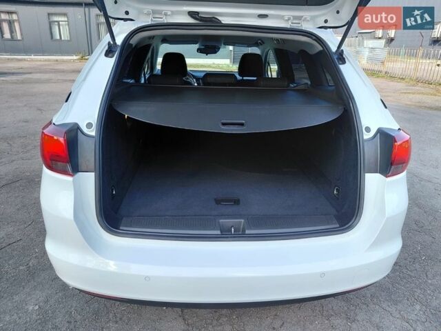 Білий Опель Астра, об'ємом двигуна 1.5 л та пробігом 115 тис. км за 13299 $, фото 24 на Automoto.ua