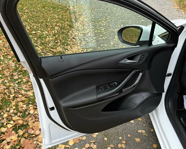 Белый Опель Астра, объемом двигателя 1.5 л и пробегом 196 тыс. км за 12400 $, фото 22 на Automoto.ua