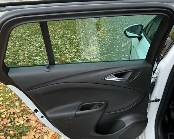 Белый Опель Астра, объемом двигателя 1.5 л и пробегом 196 тыс. км за 12400 $, фото 39 на Automoto.ua