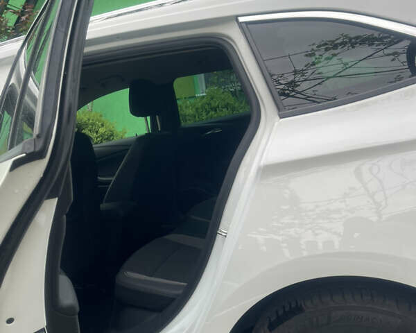 Белый Опель Астра, объемом двигателя 1.5 л и пробегом 140 тыс. км за 14200 $, фото 12 на Automoto.ua