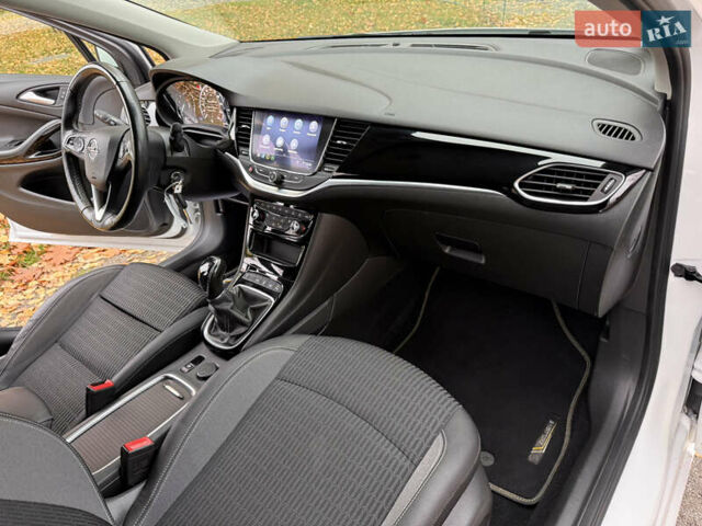 Белый Опель Астра, объемом двигателя 1.5 л и пробегом 196 тыс. км за 12400 $, фото 48 на Automoto.ua