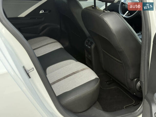 Белый Опель Астра, объемом двигателя 1.5 л и пробегом 23 тыс. км за 20499 $, фото 13 на Automoto.ua