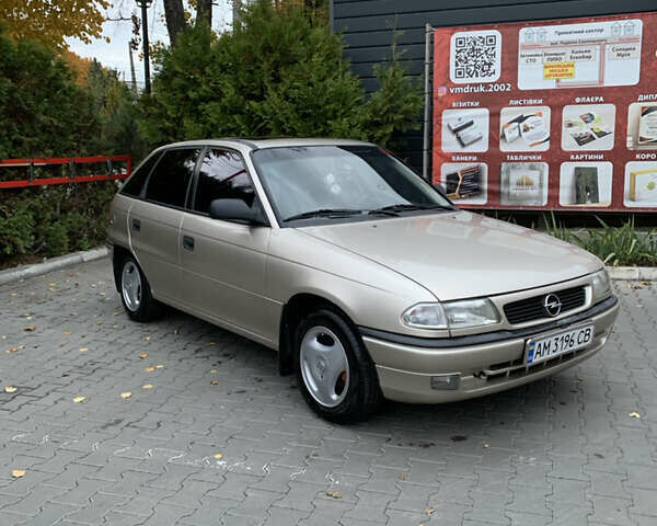Бежевий Опель Астра, об'ємом двигуна 1.4 л та пробігом 308 тис. км за 2500 $, фото 2 на Automoto.ua