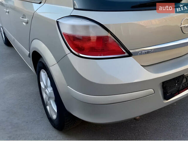Бежевый Опель Астра, объемом двигателя 1.8 л и пробегом 185 тыс. км за 4900 $, фото 5 на Automoto.ua