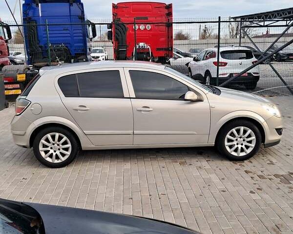 Опель Астра 2008 в Червонограде на Automoto.ua Бежевый Опель Астра, объемом двигателя 1.6 л и пробегом 340 тыс. км за 4600 $, фото 3 на Automoto.ua