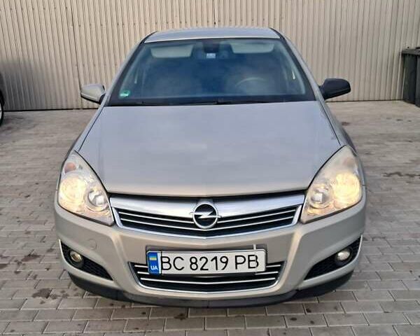 Опель Астра 2008 в Червонограде на Automoto.ua Бежевый Опель Астра, объемом двигателя 1.6 л и пробегом 340 тыс. км за 4600 $, фото 1 на Automoto.ua