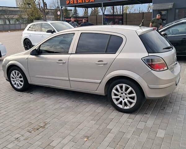 Опель Астра 2008 в Червонограде на Automoto.ua Бежевый Опель Астра, объемом двигателя 1.6 л и пробегом 340 тыс. км за 4600 $, фото 12 на Automoto.ua