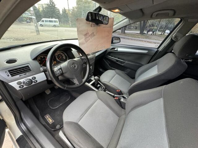 Бежевый Опель Астра, объемом двигателя 1.7 л и пробегом 292 тыс. км за 4999 $, фото 8 на Automoto.ua