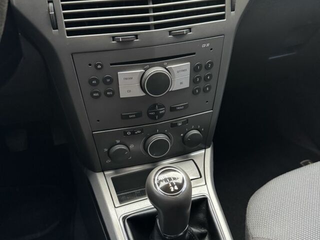 Бежевый Опель Астра, объемом двигателя 1.7 л и пробегом 292 тыс. км за 4999 $, фото 14 на Automoto.ua