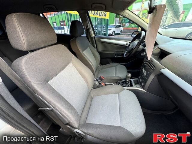 Бежевый Опель Астра, объемом двигателя 1.7 л и пробегом 292 тыс. км за 4999 $, фото 8 на Automoto.ua