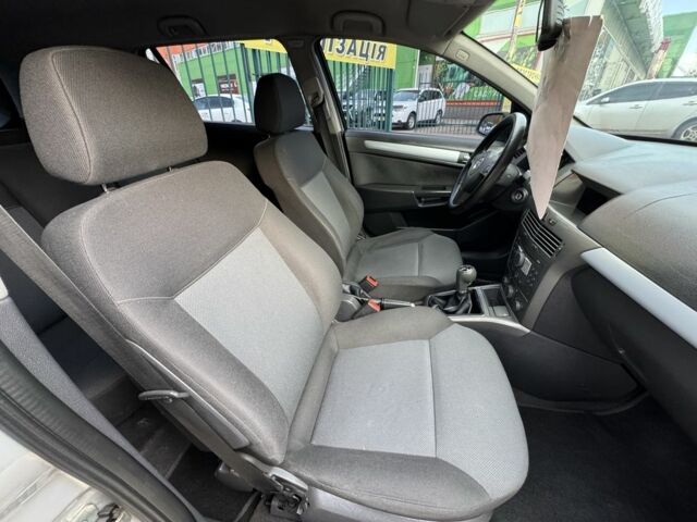 Бежевый Опель Астра, объемом двигателя 1.7 л и пробегом 292 тыс. км за 4999 $, фото 11 на Automoto.ua