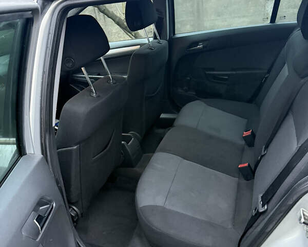 Бежевый Опель Астра, объемом двигателя 1.6 л и пробегом 219 тыс. км за 4900 $, фото 3 на Automoto.ua