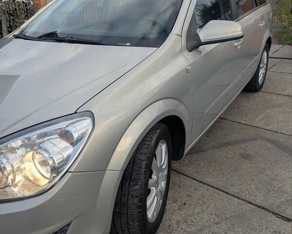 Опель Астра 2008 в Ровно на Automoto.ua Бежевый Опель Астра, объемом двигателя 1.6 л и пробегом 265 тыс. км за 5250 $, фото 12 на Automoto.ua