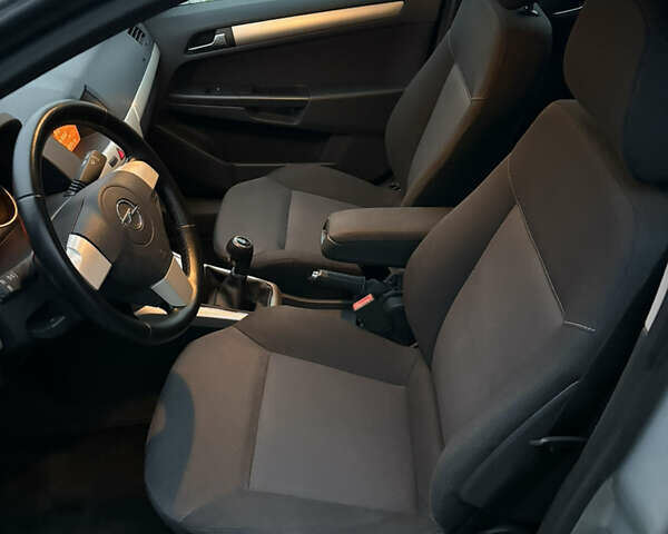 Бежевый Опель Астра, объемом двигателя 1.6 л и пробегом 211 тыс. км за 5900 $, фото 13 на Automoto.ua