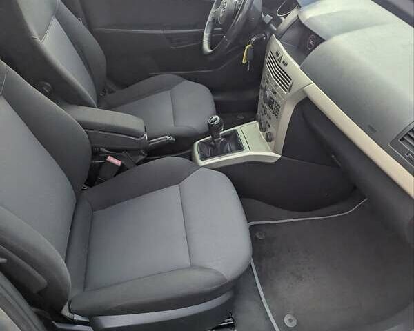 Опель Астра 2008 в Ровно на Automoto.ua Бежевый Опель Астра, объемом двигателя 1.6 л и пробегом 265 тыс. км за 5250 $, фото 18 на Automoto.ua