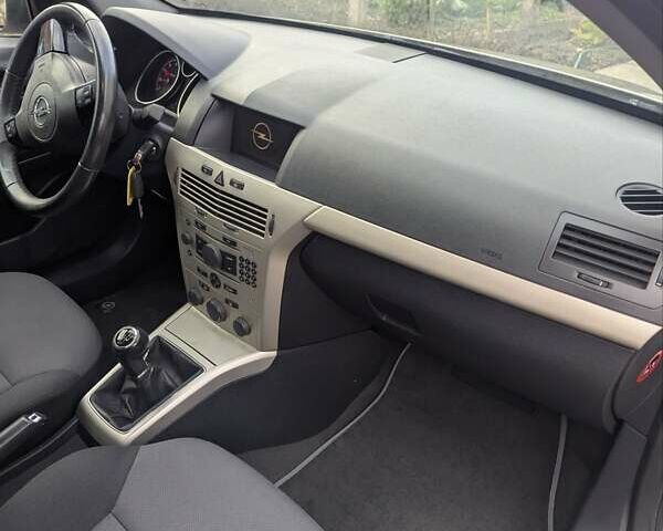 Опель Астра 2008 в Ровно на Automoto.ua Бежевый Опель Астра, объемом двигателя 1.6 л и пробегом 265 тыс. км за 5250 $, фото 23 на Automoto.ua