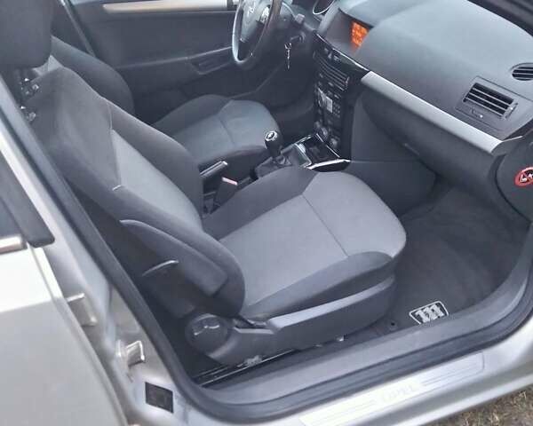 Опель Астра 2010 у Калуше на Automoto.ua Бежевий Опель Астра, об'ємом двигуна 1.6 л та пробігом 146 тис. км за 5800 $, фото 3 на Automoto.ua