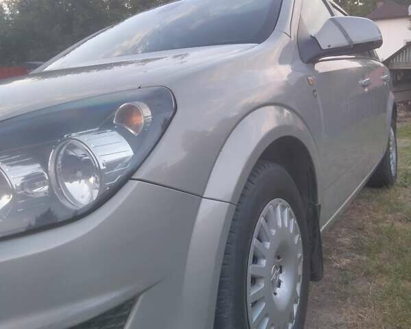 Опель Астра 2010 у Калуше на Automoto.ua Бежевий Опель Астра, об'ємом двигуна 1.6 л та пробігом 146 тис. км за 5800 $, фото 1 на Automoto.ua