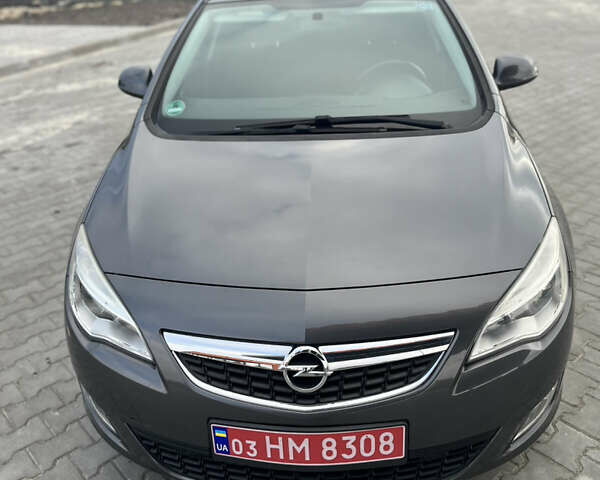 Бежевый Опель Астра, объемом двигателя 0 л и пробегом 140 тыс. км за 8000 $, фото 6 на Automoto.ua