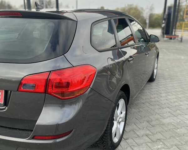 Бежевый Опель Астра, объемом двигателя 0 л и пробегом 140 тыс. км за 8000 $, фото 10 на Automoto.ua