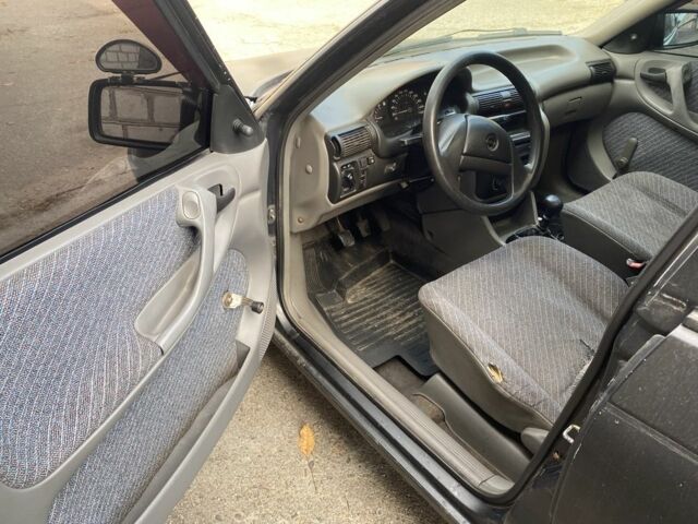 Чорний Опель Астра, об'ємом двигуна 1.6 л та пробігом 256 тис. км за 1400 $, фото 10 на Automoto.ua