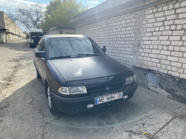 Чорний Опель Астра, об'ємом двигуна 1.6 л та пробігом 256 тис. км за 1400 $, фото 1 на Automoto.ua