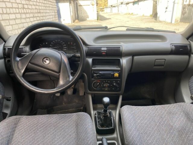 Чорний Опель Астра, об'ємом двигуна 1.6 л та пробігом 256 тис. км за 1400 $, фото 3 на Automoto.ua