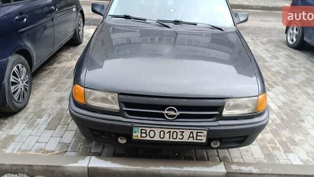 Черный Опель Астра, объемом двигателя 1.4 л и пробегом 256 тыс. км за 1450 $, фото 9 на Automoto.ua