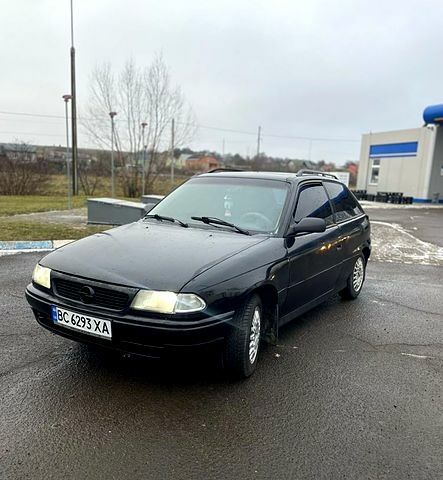 Чорний Опель Астра, об'ємом двигуна 1.6 л та пробігом 300 тис. км за 1200 $, фото 1 на Automoto.ua