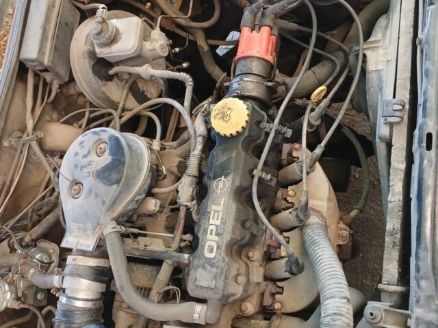 Черный Опель Астра, объемом двигателя 1.4 л и пробегом 280 тыс. км за 1100 $, фото 7 на Automoto.ua