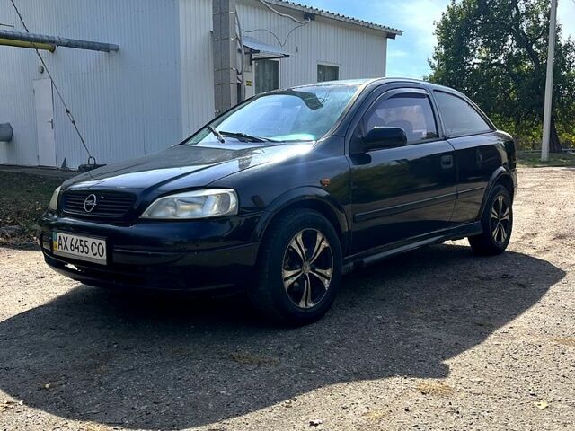 Черный Опель Астра, объемом двигателя 1.6 л и пробегом 264 тыс. км за 1300 $, фото 3 на Automoto.ua