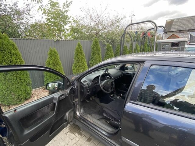 Черный Опель Астра, объемом двигателя 1.6 л и пробегом 276 тыс. км за 2500 $, фото 5 на Automoto.ua