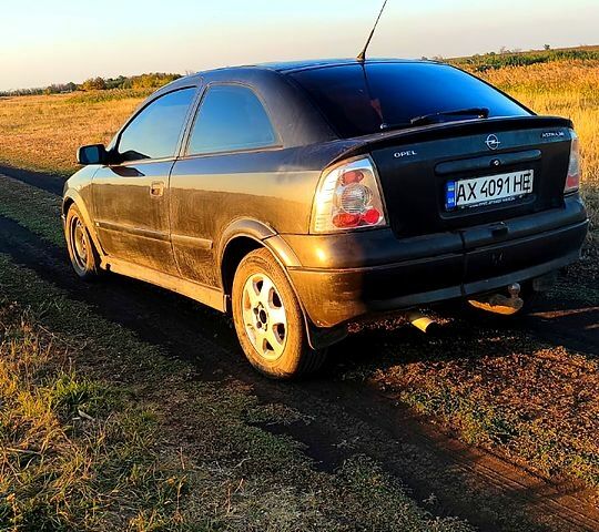 Черный Опель Астра, объемом двигателя 1.6 л и пробегом 330 тыс. км за 2000 $, фото 2 на Automoto.ua